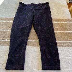Lululemon Size 4 Cropped Purple Patterned Leggings